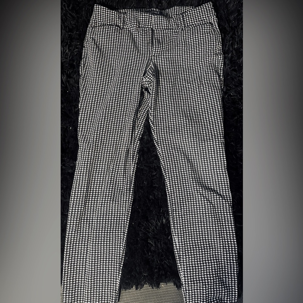 Old Navy Mid Rise Black and White Houndstooth Pants
